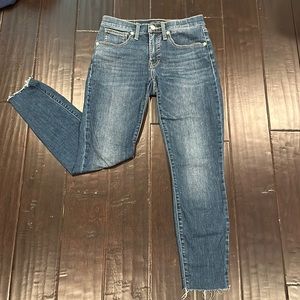 Lucky Brand low waisted skinny jeans with raw edge frayed hems || size W 4/27
